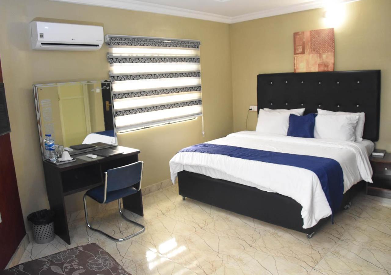 24-7 Electricity Agore Hotels And Suites Ltd Awoyaya Extérieur photo