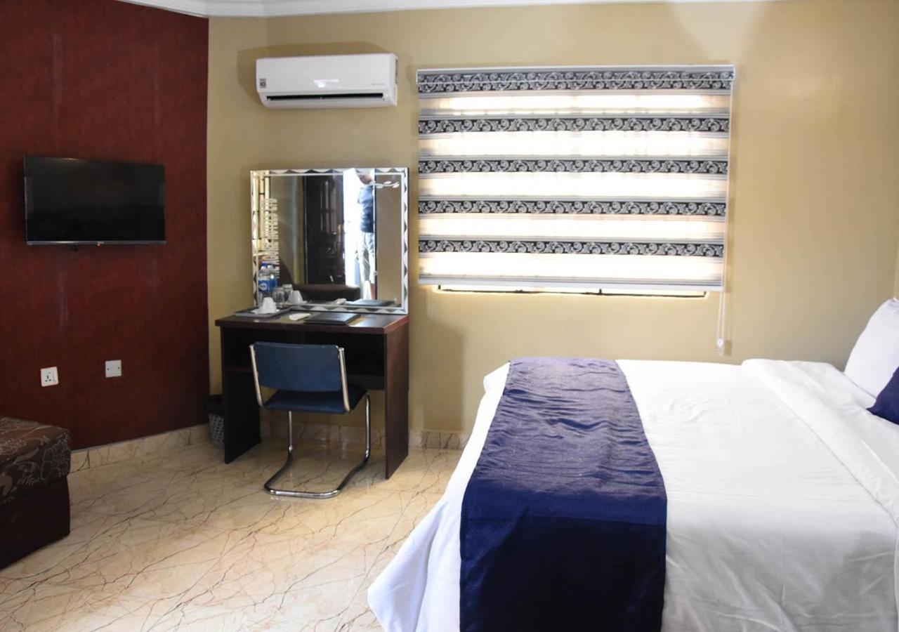 24-7 Electricity Agore Hotels And Suites Ltd Awoyaya Extérieur photo