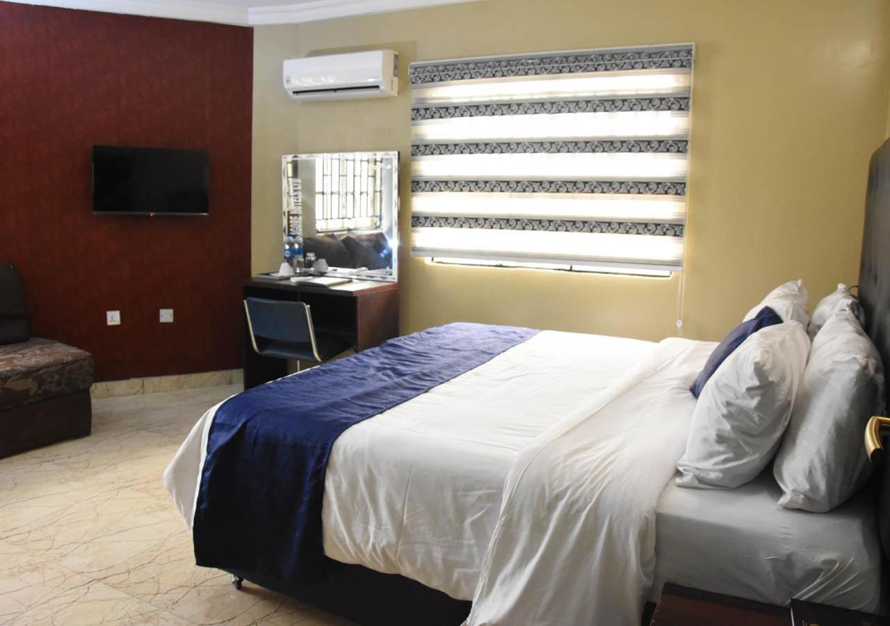 24-7 Electricity Agore Hotels And Suites Ltd Awoyaya Extérieur photo