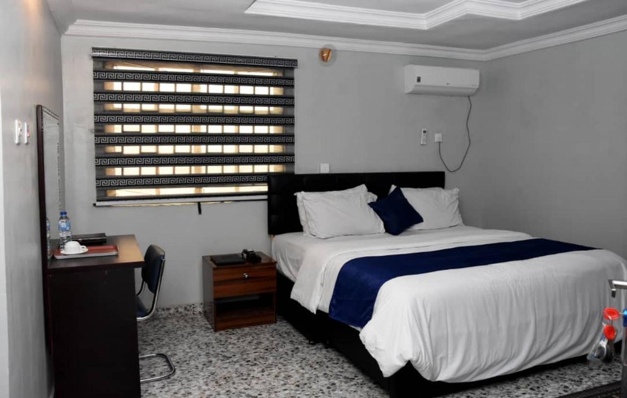 24-7 Electricity Agore Hotels And Suites Ltd Awoyaya Extérieur photo