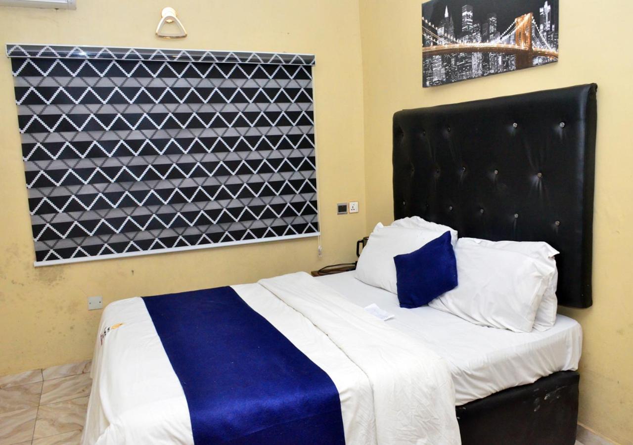 24-7 Electricity Agore Hotels And Suites Ltd Awoyaya Extérieur photo