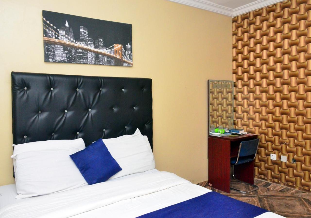 24-7 Electricity Agore Hotels And Suites Ltd Awoyaya Extérieur photo