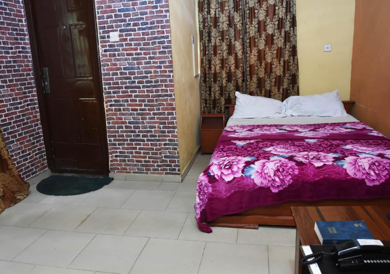 24-7 Electricity Agore Hotels And Suites Ltd Awoyaya Extérieur photo