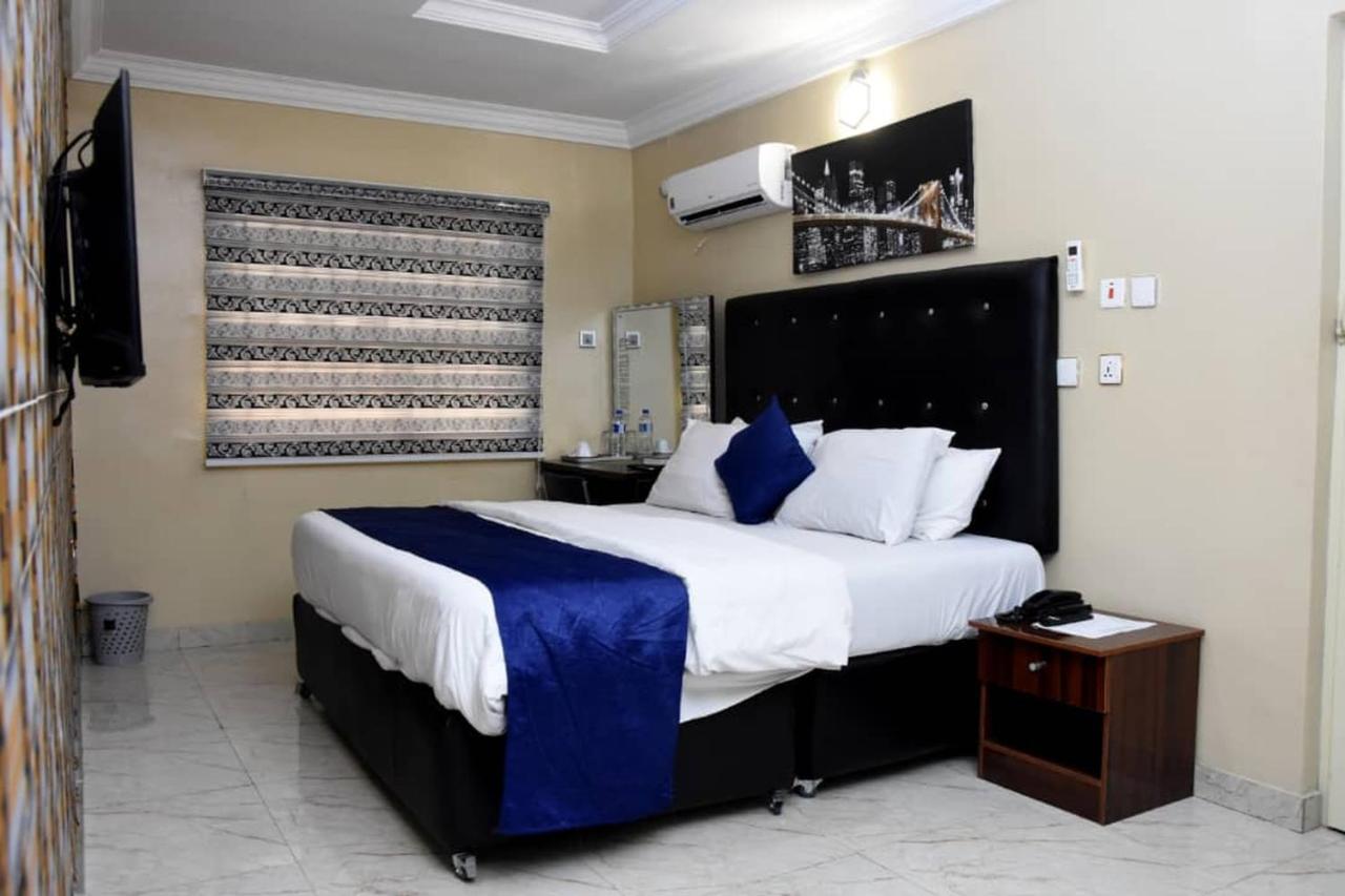 24-7 Electricity Agore Hotels And Suites Ltd Awoyaya Extérieur photo
